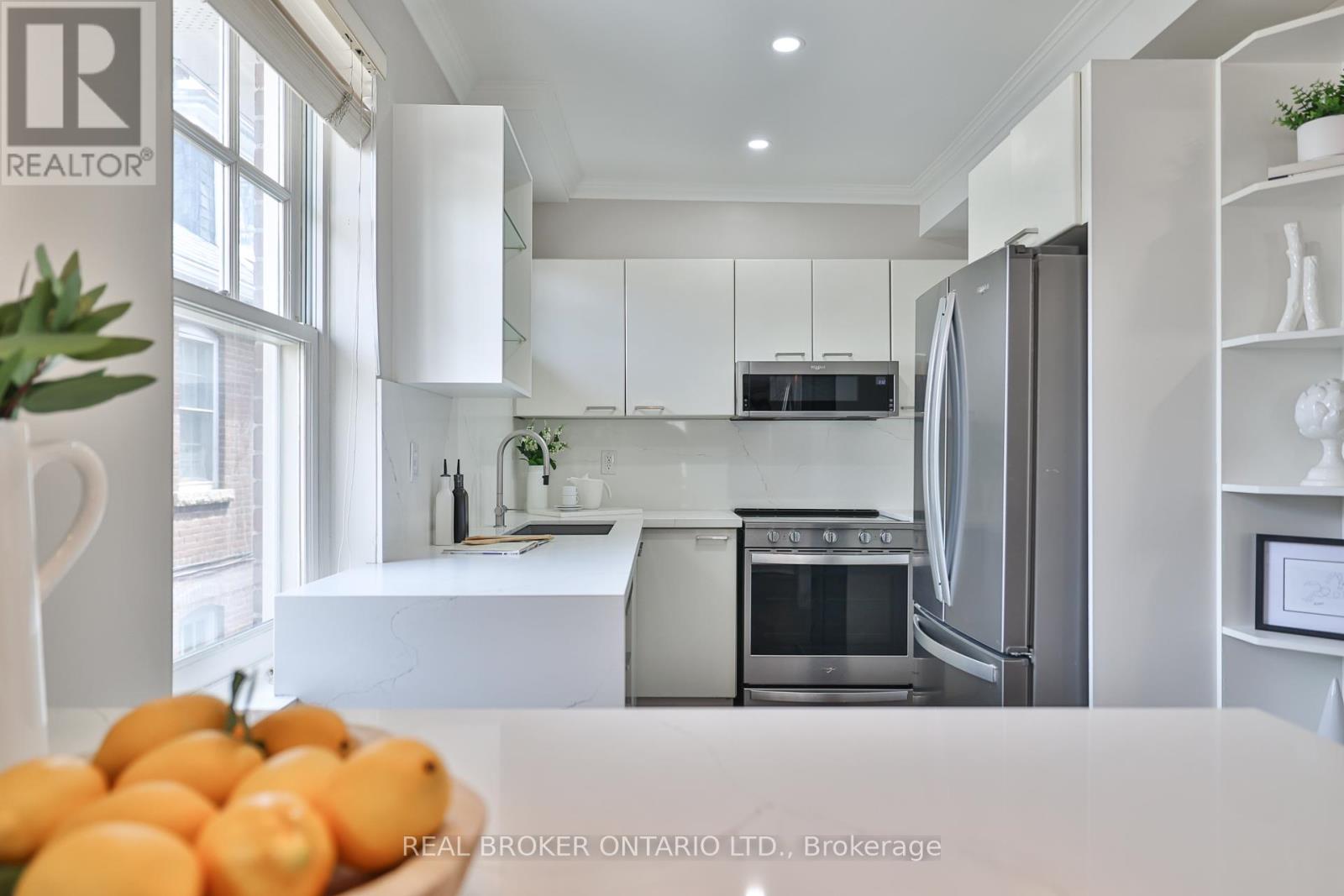 203 - 195 Poplar Plains Road, Toronto, Ontario  M4V 2N3 - Photo 18 - C12169705