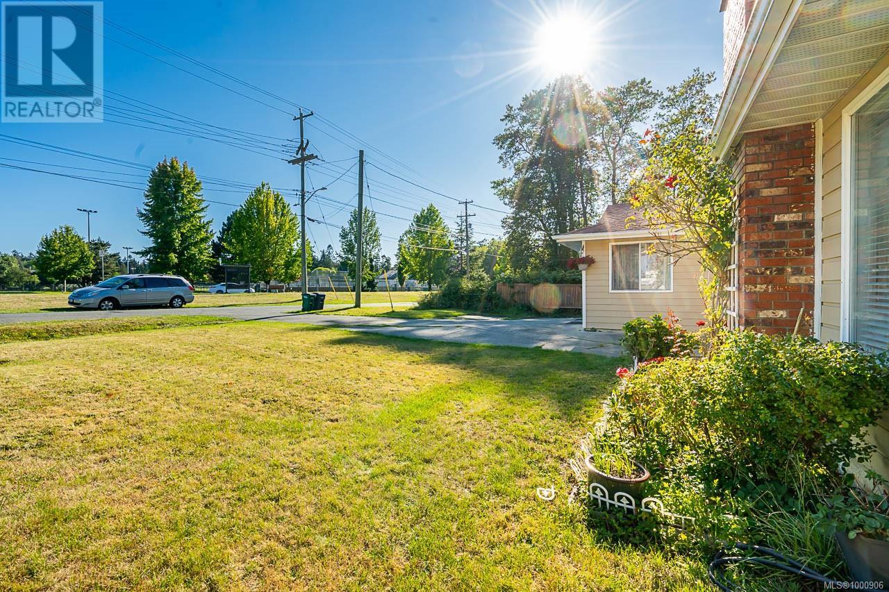 Property at 1382 McKenzie Ave image 5