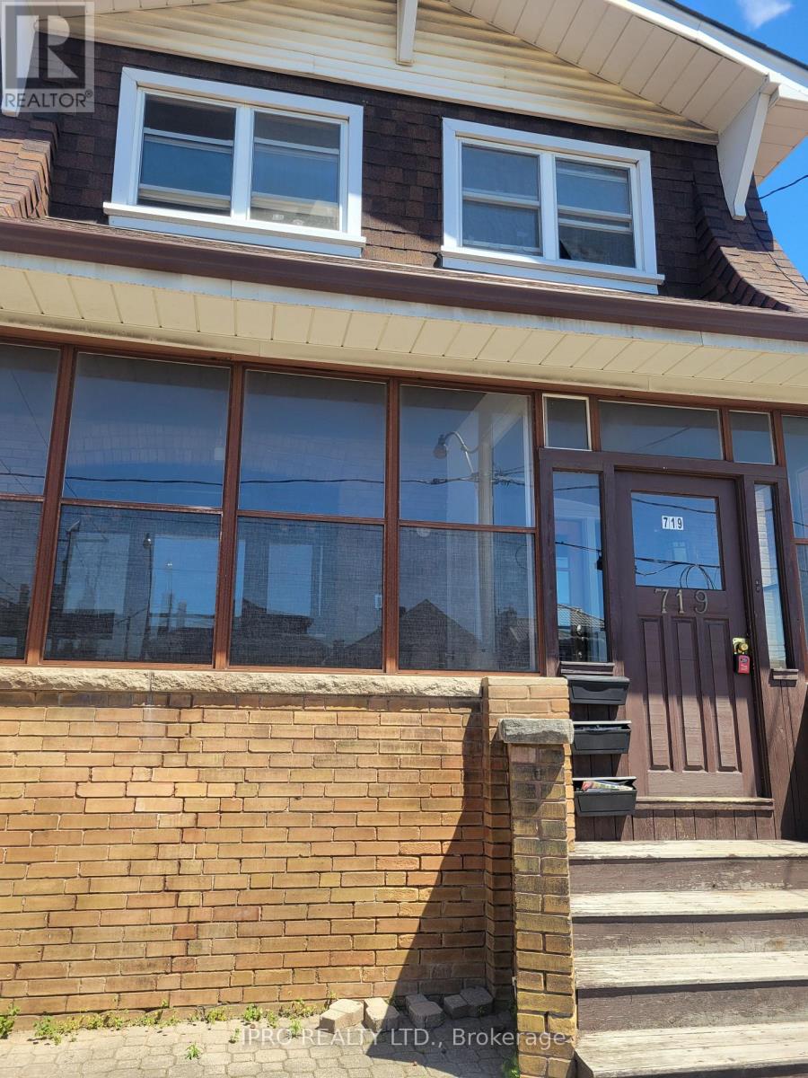 # Upper 2 - 719 Coxwell Avenue, Toronto, Ontario  M4C 3C1 - Photo 10 - E12169574