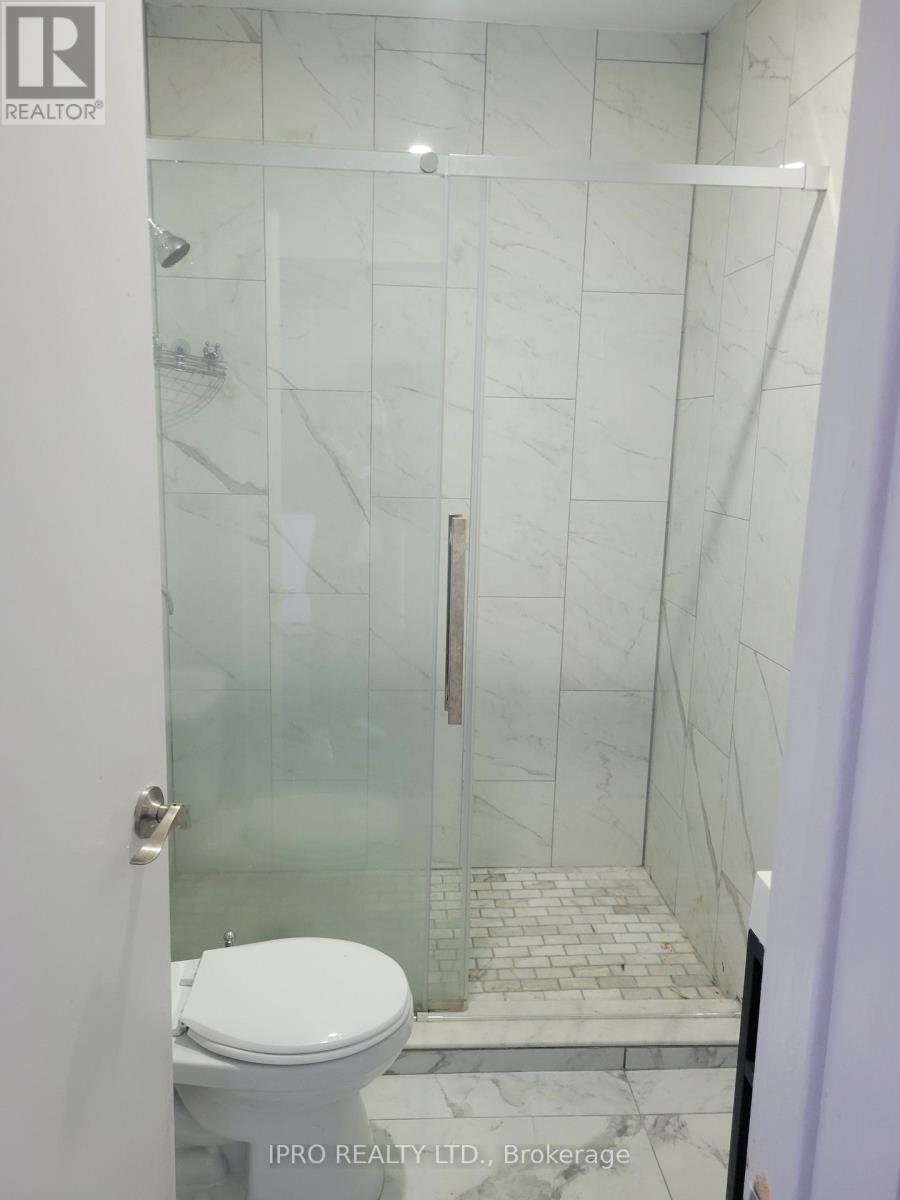 # Upper 2 - 719 Coxwell Avenue, Toronto, Ontario  M4C 3C1 - Photo 11 - E12169574