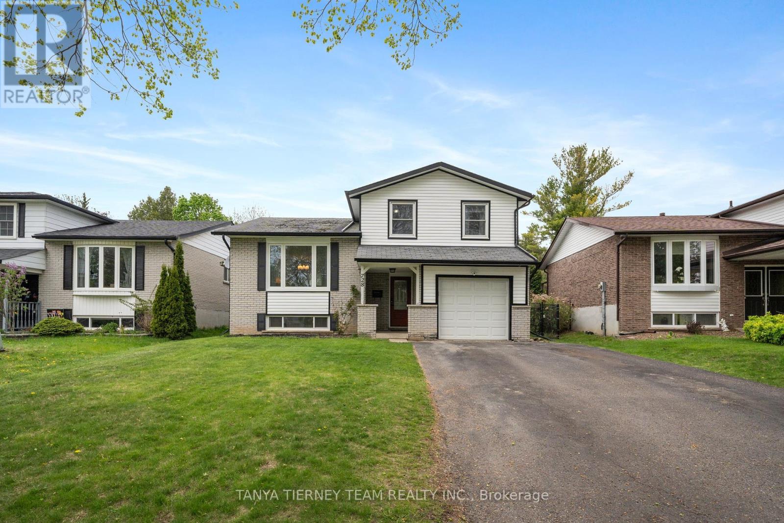 728 BERMUDA AVENUE, Oshawa, Ontario