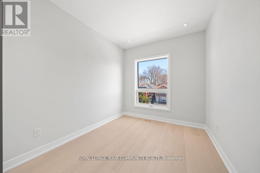 266 Westlake Avenue, Toronto, Ontario  M4C 4T6 - Photo 23 - E12169670
