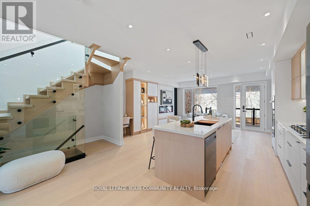 266 Westlake Avenue, Toronto, Ontario  M4C 4T6 - Photo 9 - E12169670