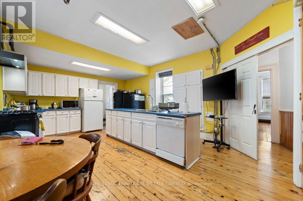 71 Queen Street, Prince Edward County, Ontario  K0K 2T0 - Photo 20 - X12169741