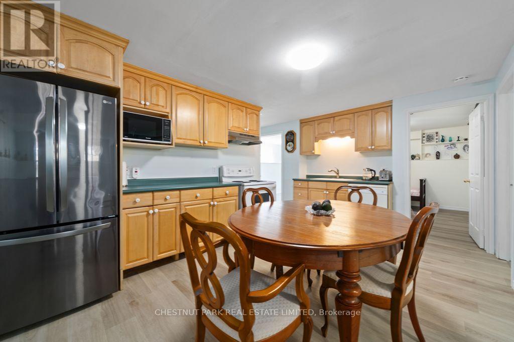 71 Queen Street, Prince Edward County, Ontario K0K 2T0 - Photo 37 - X12169741