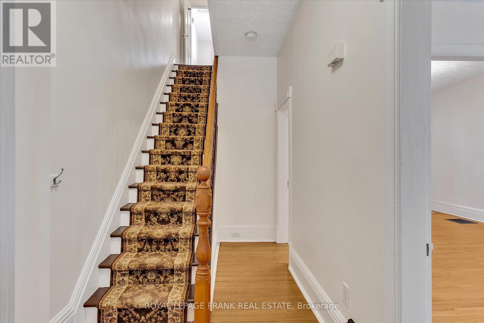 565 Gilmour Street, Peterborough Central, Ontario  K9H 2K3 - Photo 5 - X12169748