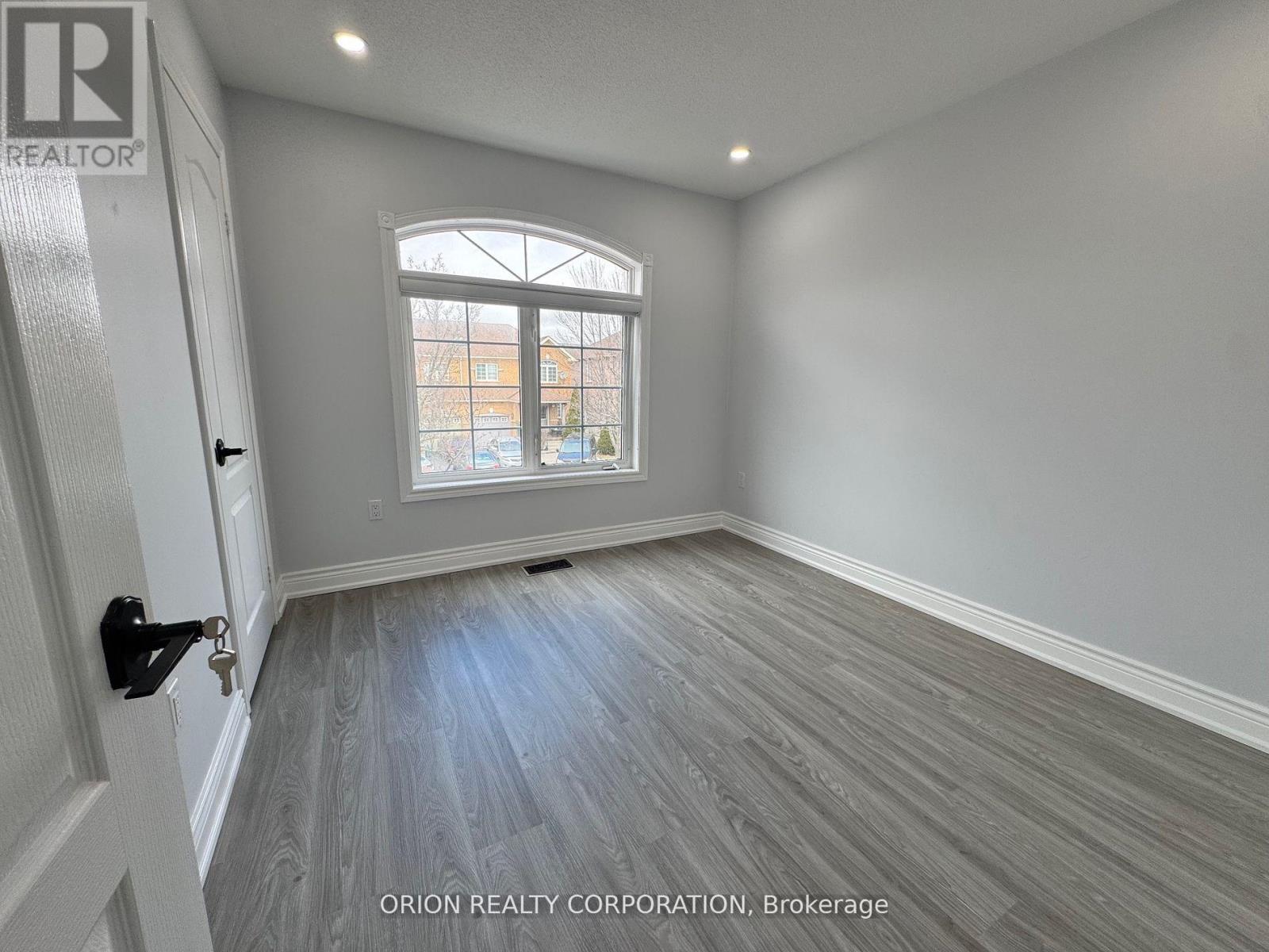 Upper - 130 Adventure Crescent, Vaughan, Ontario  L6A 3J1 - Photo 16 - N12169684