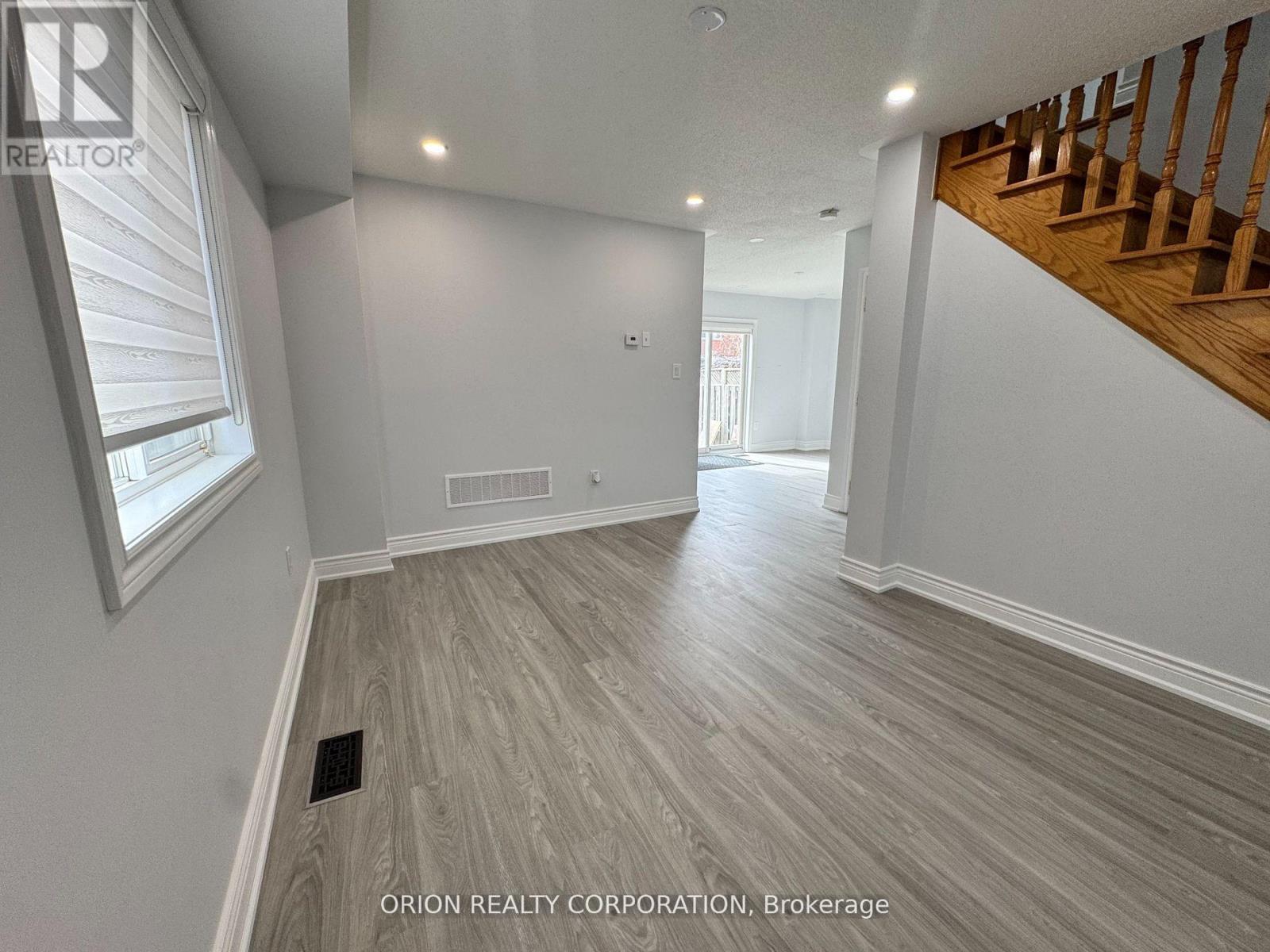 Upper - 130 Adventure Crescent, Vaughan, Ontario  L6A 3J1 - Photo 5 - N12169684
