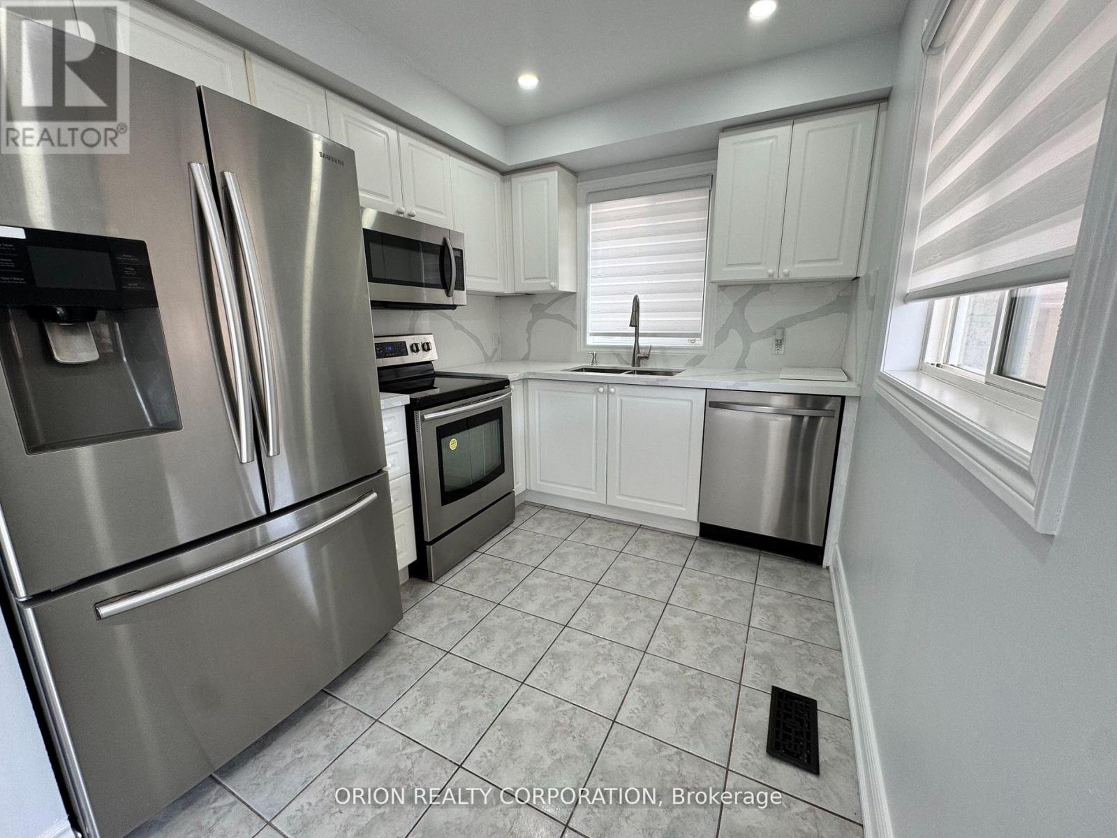 Upper - 130 Adventure Crescent, Vaughan, Ontario  L6A 3J1 - Photo 8 - N12169684