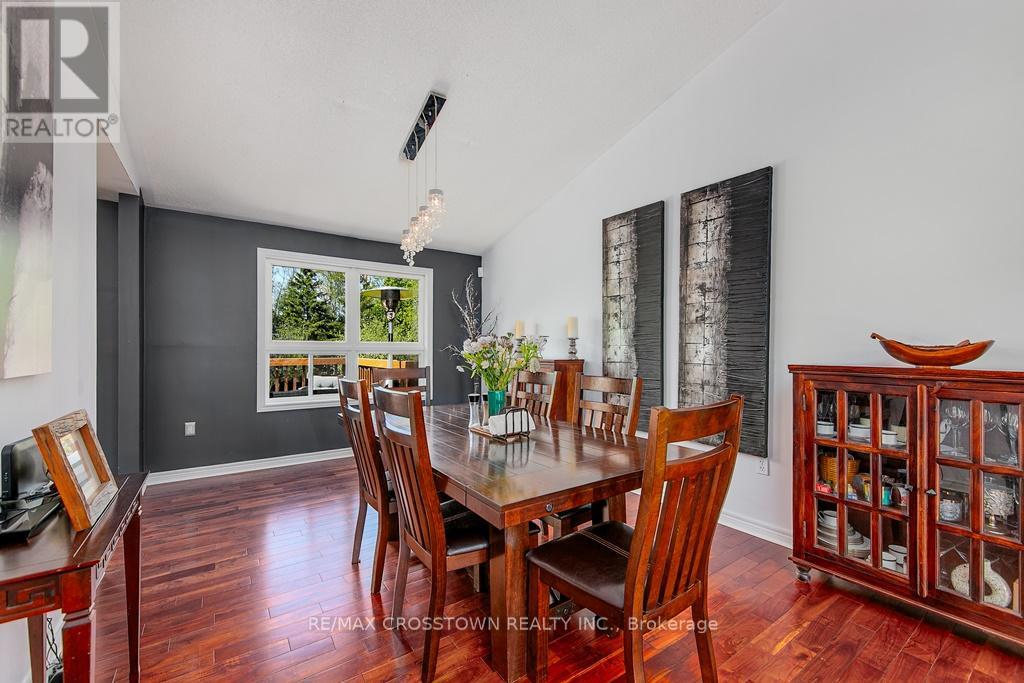 28 Nicholson Crescent, Springwater, Ontario  L9X 0G9 - Photo 4 - S12169668