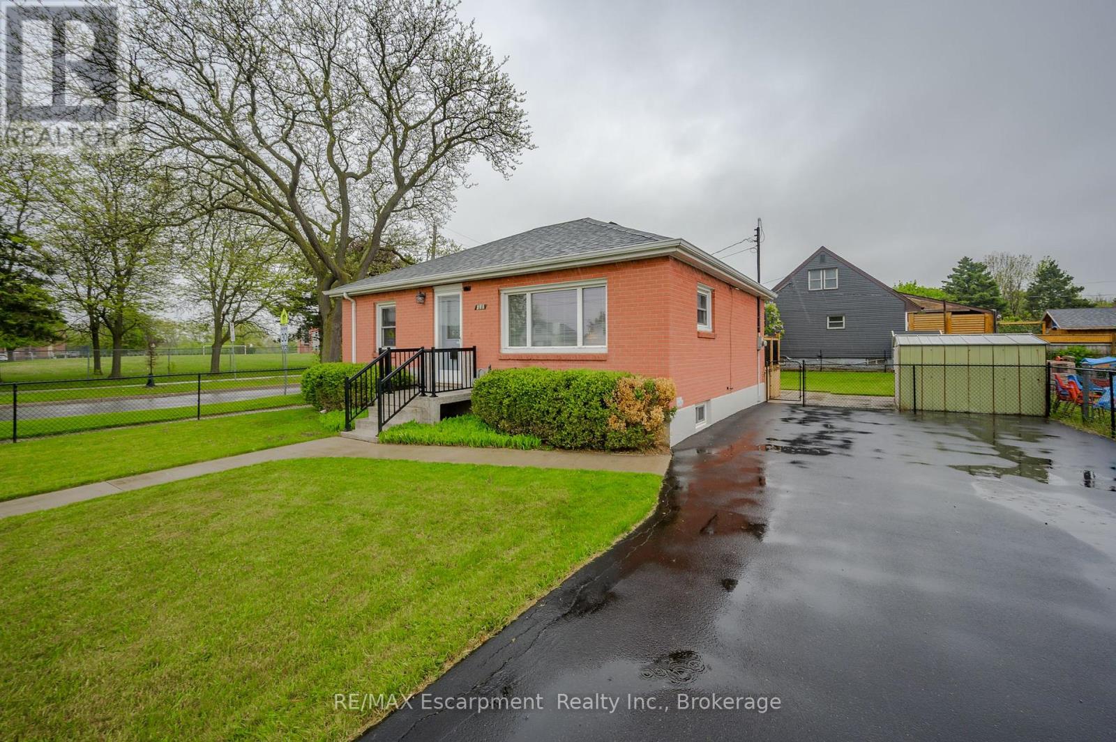 444 Melvin Avenue, Hamilton, Ontario  L8H 2L5 - Photo 3 - X12169765