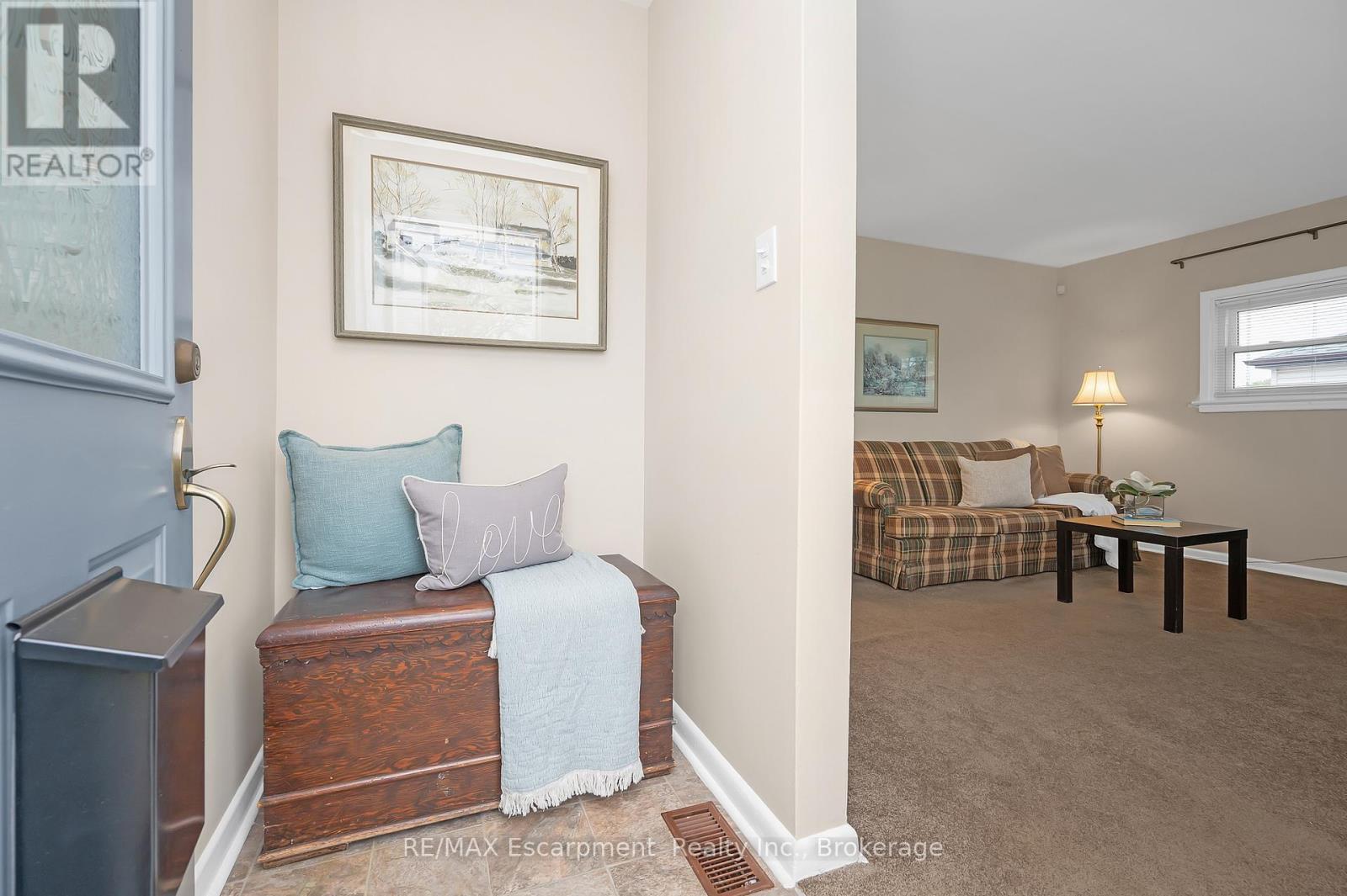 444 Melvin Avenue, Hamilton, Ontario  L8H 2L5 - Photo 4 - X12169765