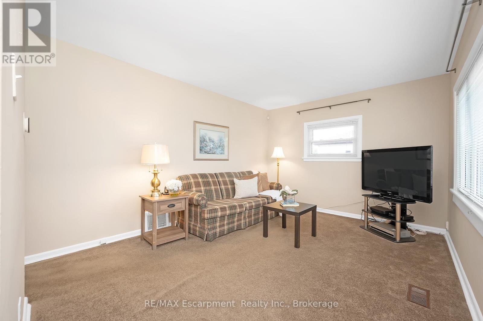 444 Melvin Avenue, Hamilton, Ontario  L8H 2L5 - Photo 5 - X12169765