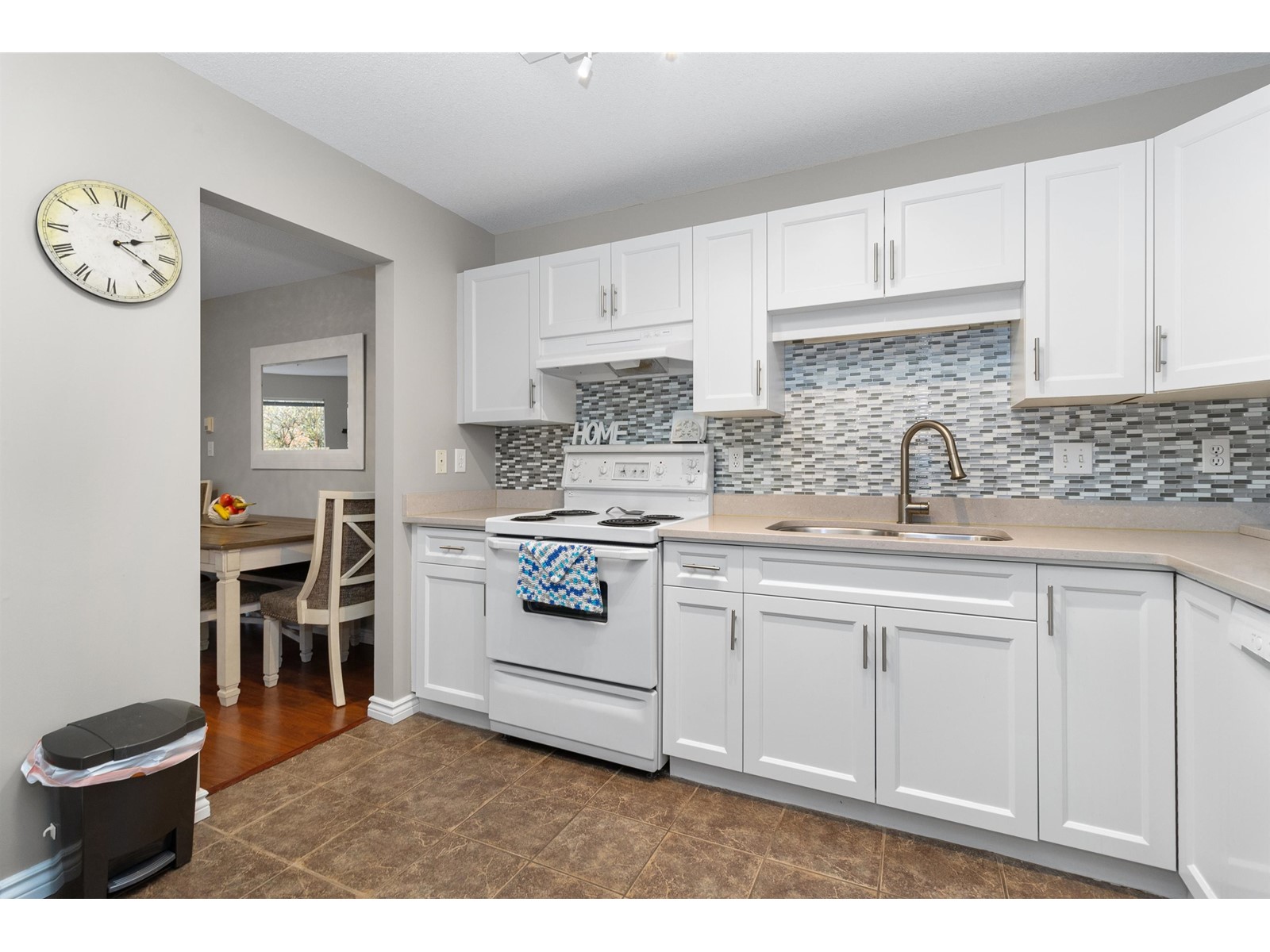 207 3174 Gladwin Road, Abbotsford, British Columbia  V2T 5T5 - Photo 3 - R3006449