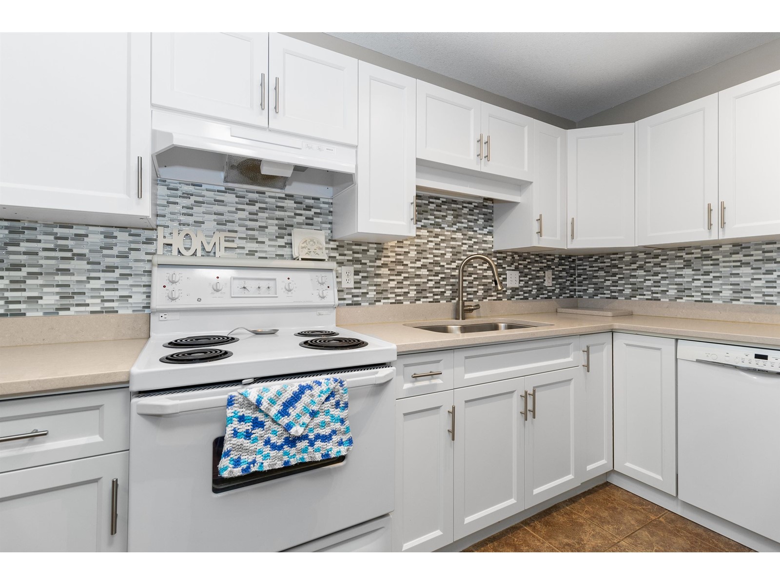 207 3174 Gladwin Road, Abbotsford, British Columbia  V2T 5T5 - Photo 4 - R3006449