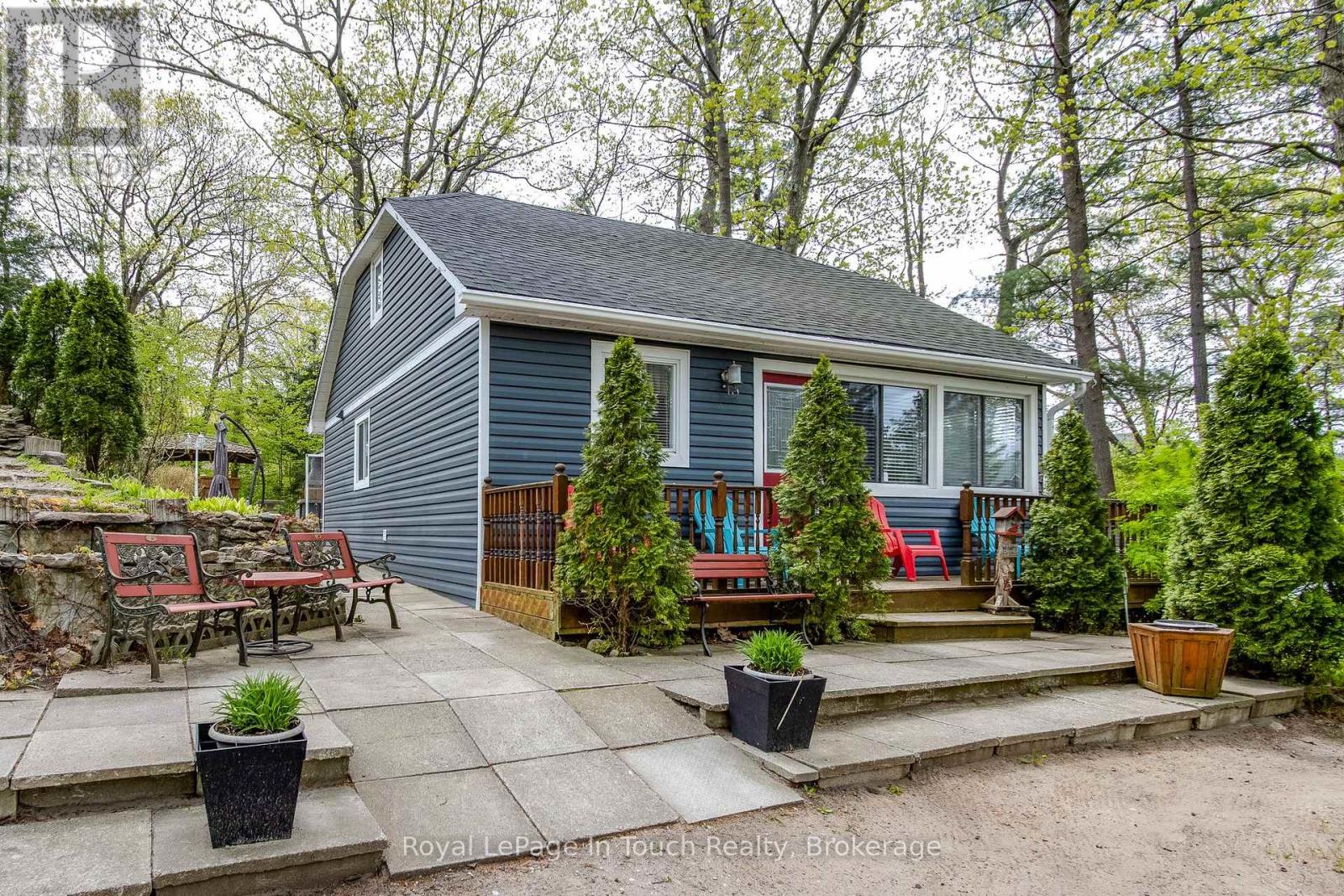 35 Tiny Beaches Road S, Tiny, Ontario L0L 2J0 - Photo 10 - S12169779