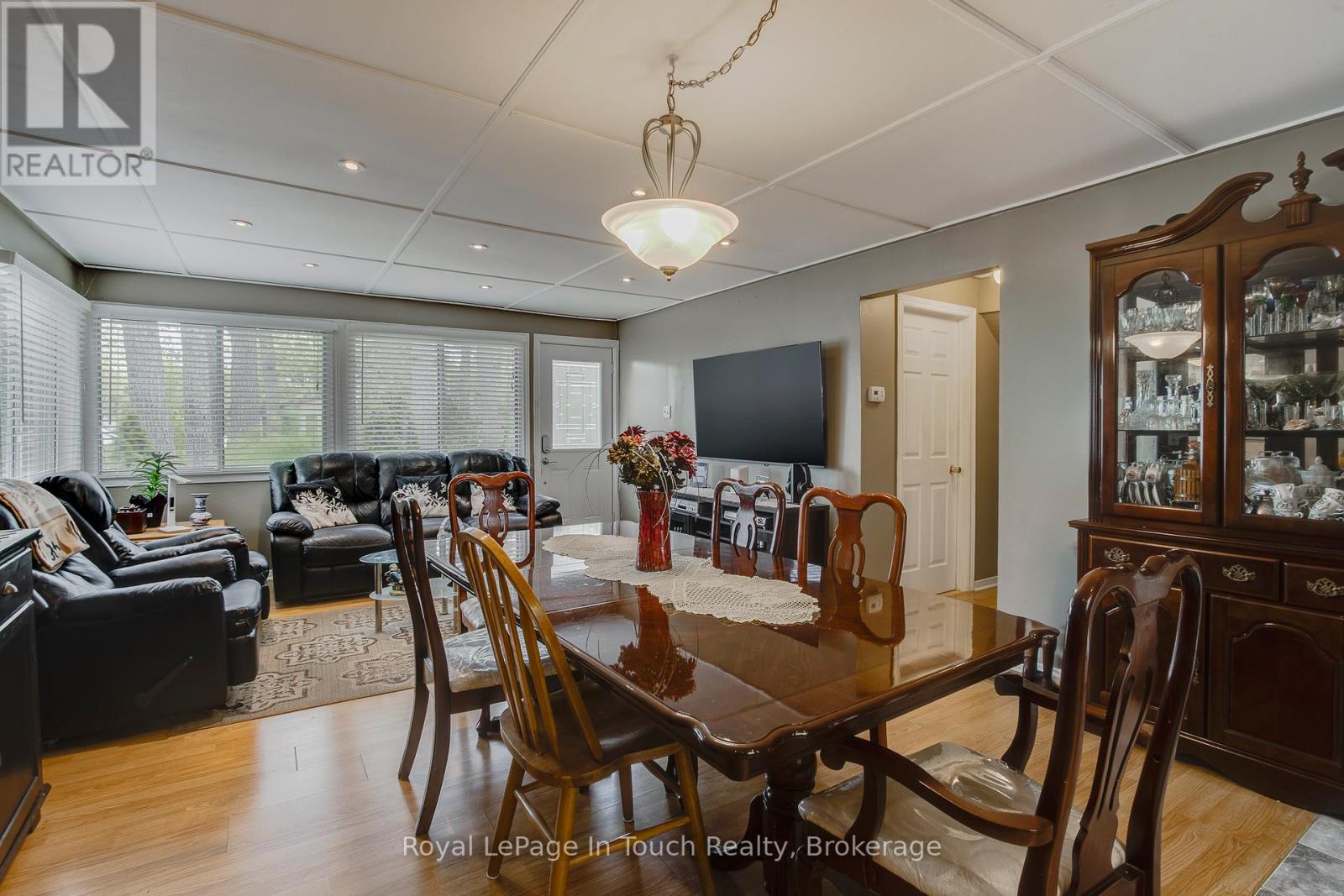 35 Tiny Beaches Road S, Tiny, Ontario L0L 2J0 - Photo 12 - S12169779