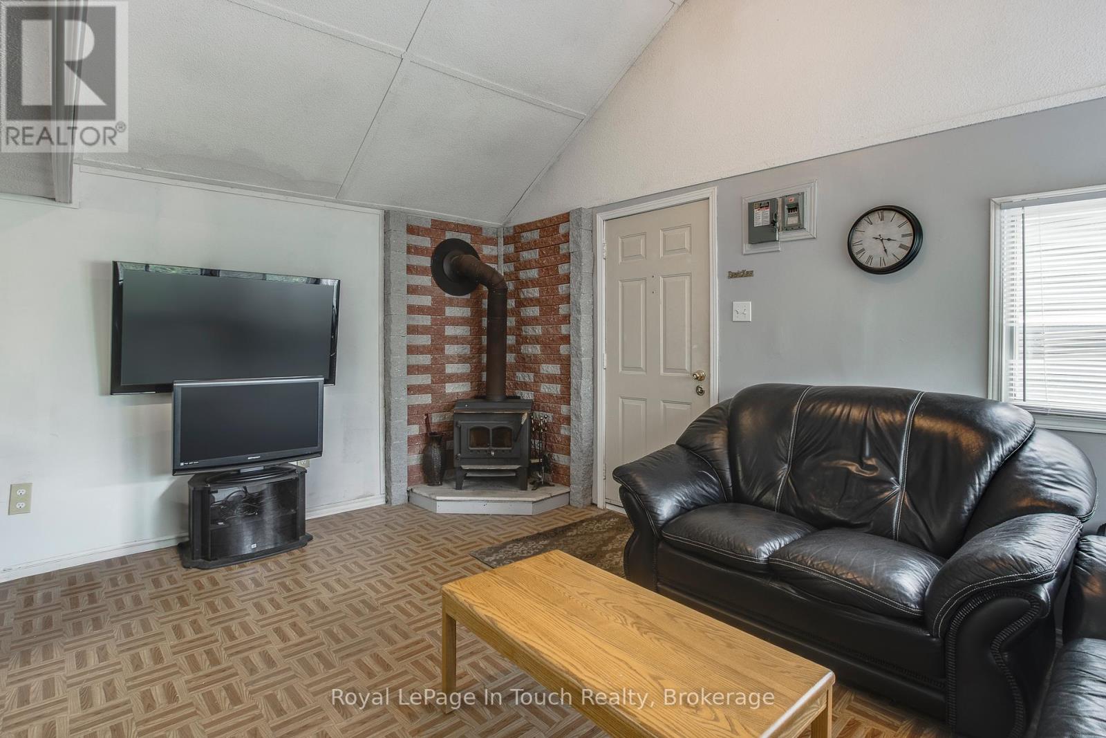 35 Tiny Beaches Road S, Tiny, Ontario L0L 2J0 - Photo 26 - S12169779