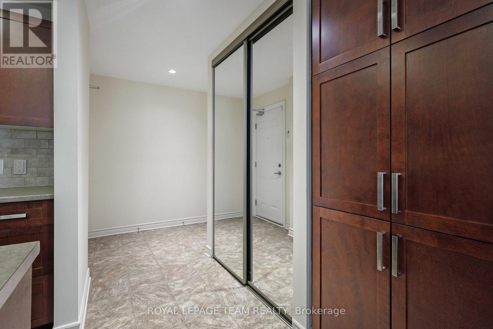 Property at 4 - 385 PASEO PRIVATE image 3