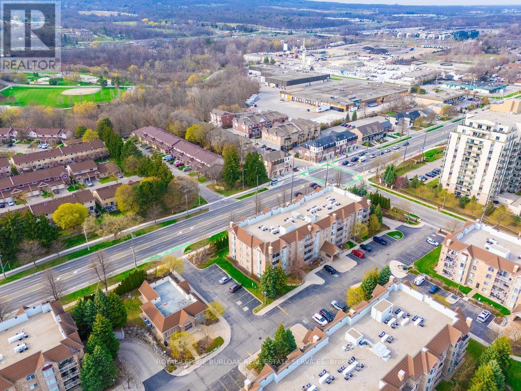 109 - 216e Plains Road W, Burlington, Ontario  L7T 4L1 - Photo 4 - W12169564