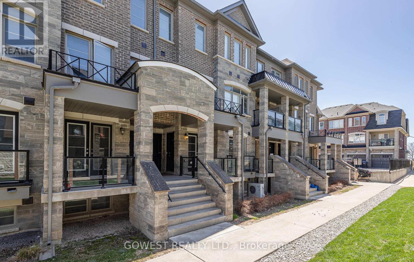18 - 200 Veterans Drive, Brampton, Ontario  L7A 4S6 - Photo 2 - W12169571
