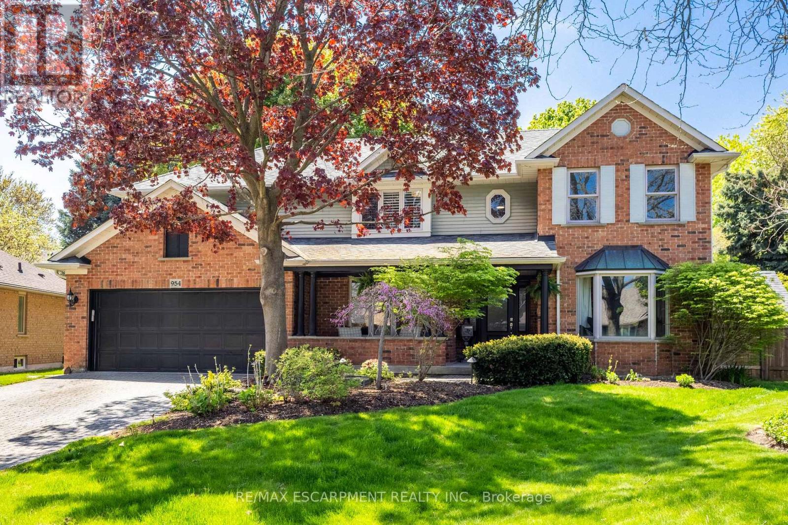 954 Wintergreen Place, Burlington, Ontario  L7T 4K4 - Photo 2 - W12169587