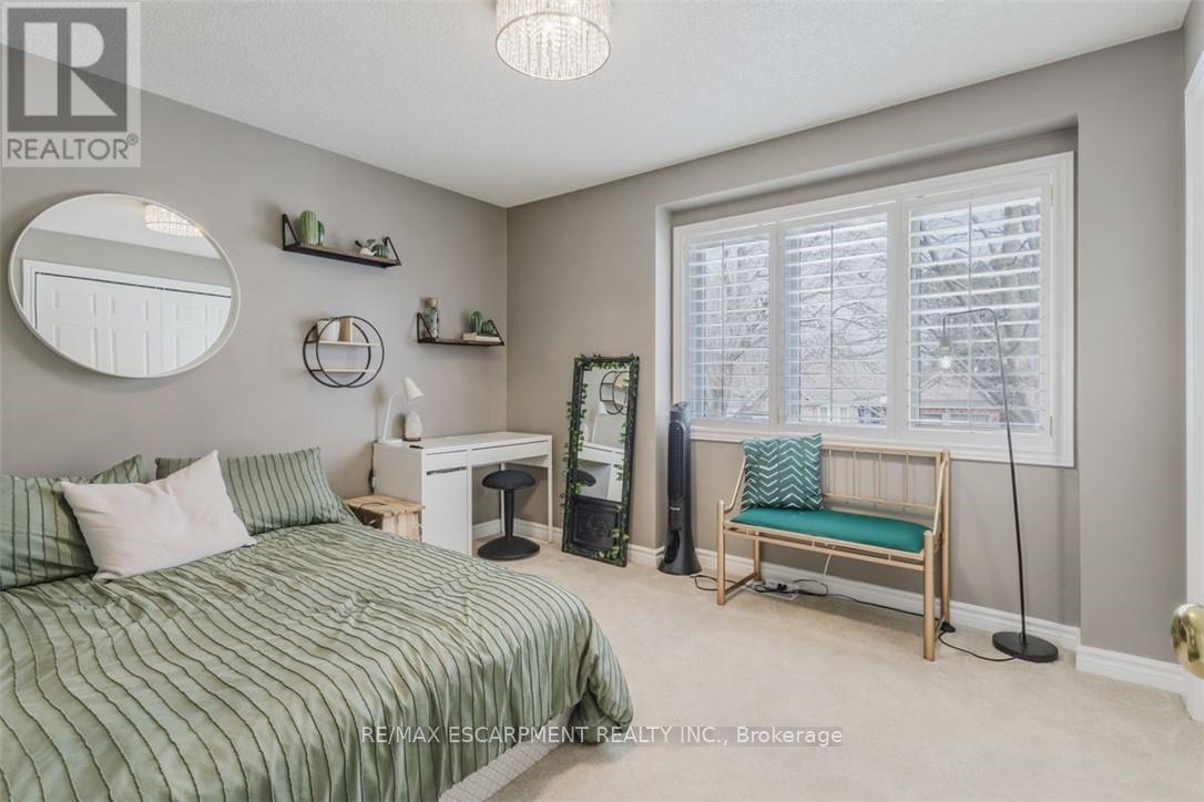 954 Wintergreen Place, Burlington, Ontario  L7T 4K4 - Photo 28 - W12169587