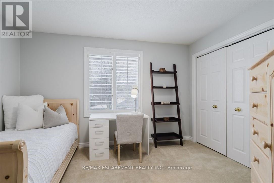 954 Wintergreen Place, Burlington, Ontario  L7T 4K4 - Photo 29 - W12169587