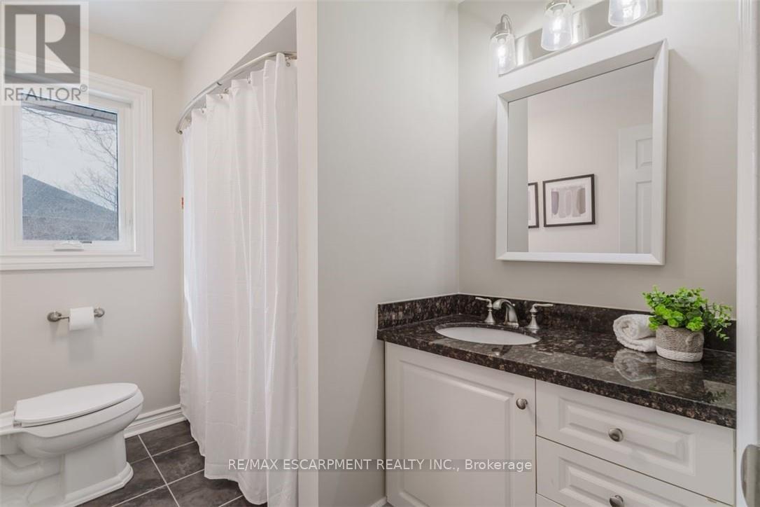 954 Wintergreen Place, Burlington, Ontario  L7T 4K4 - Photo 30 - W12169587