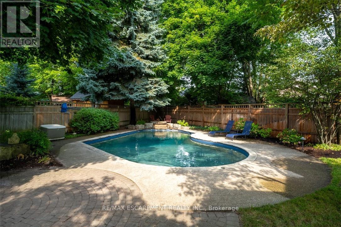 954 Wintergreen Place, Burlington, Ontario  L7T 4K4 - Photo 42 - W12169587