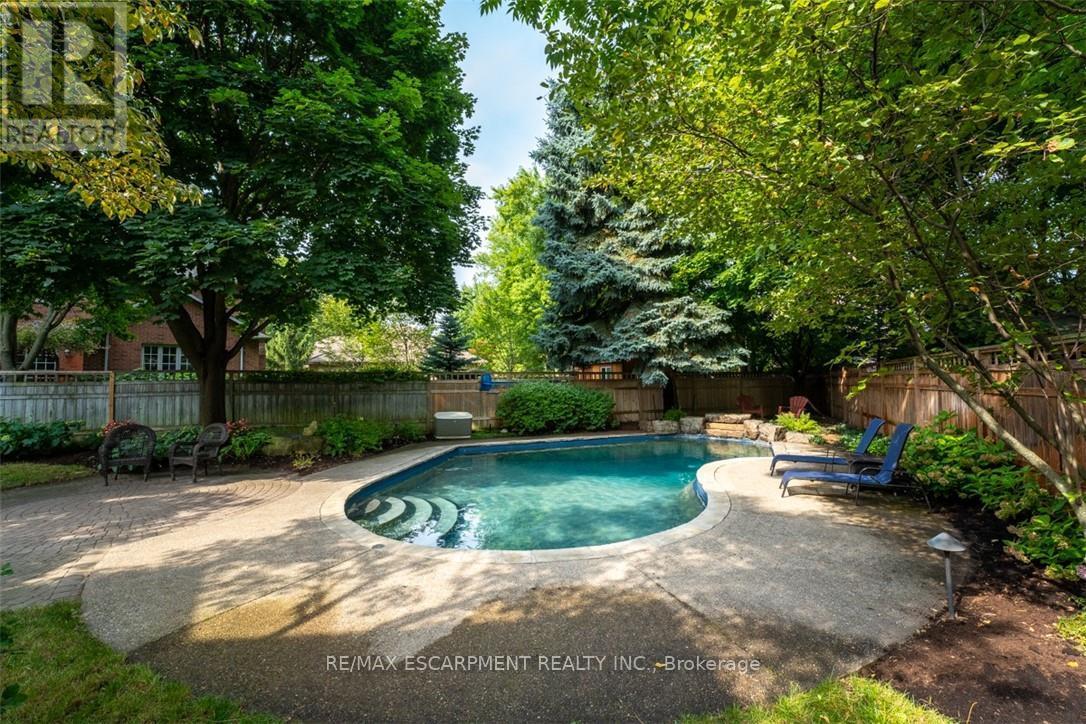 954 Wintergreen Place, Burlington, Ontario  L7T 4K4 - Photo 43 - W12169587