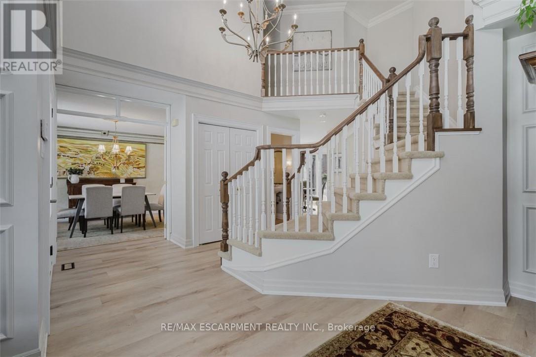 954 Wintergreen Place, Burlington, Ontario  L7T 4K4 - Photo 6 - W12169587