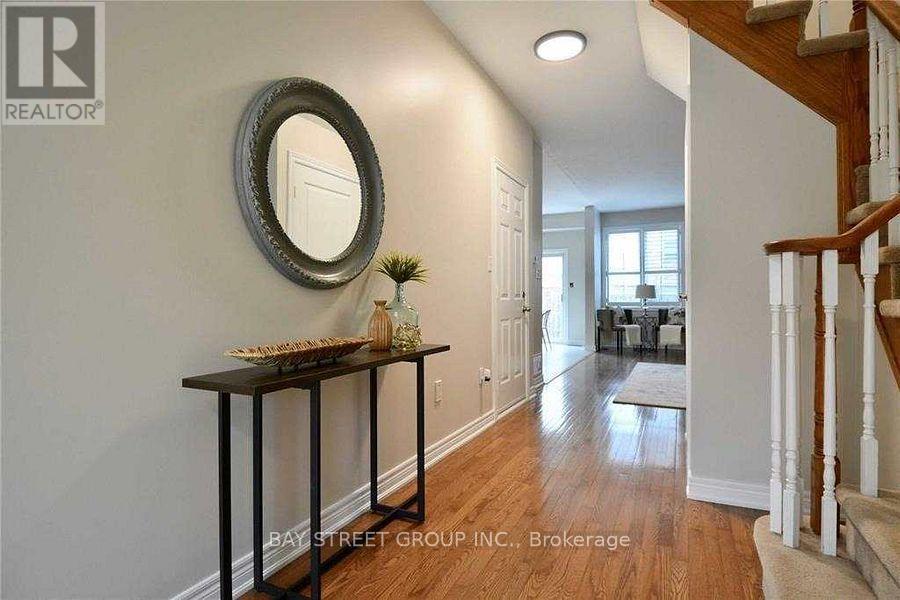 5329 Applegarth Drive, Burlington, Ontario  L7L 7E3 - Photo 3 - W12169595