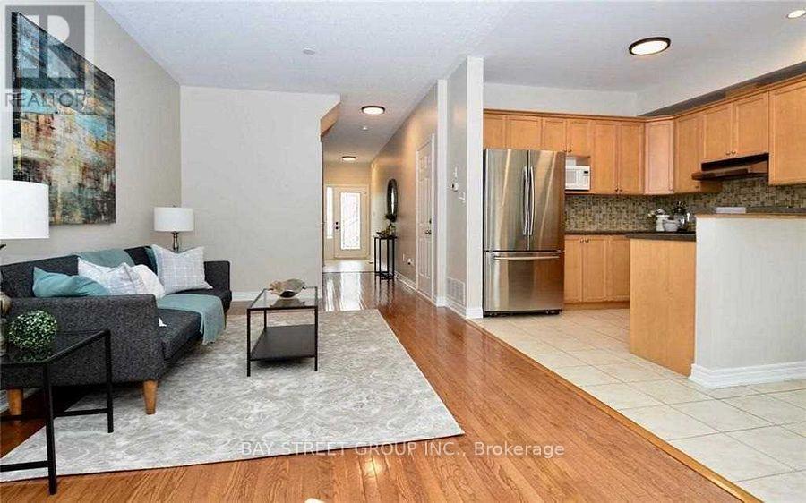 5329 Applegarth Drive, Burlington, Ontario  L7L 7E3 - Photo 7 - W12169595