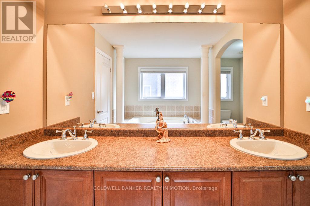 1335 Arrowhead Road, Oakville, Ontario  L6H 0B2 - Photo 29 - W12169605