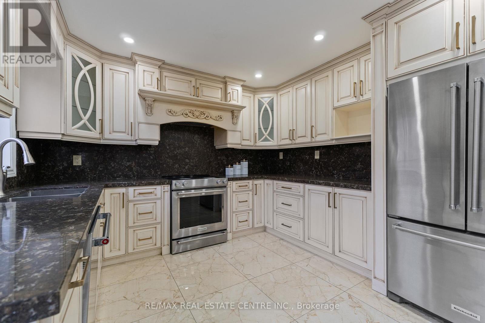 11 Briardale Road, Brampton, Ontario  L7A 1S6 - Photo 14 - W12169654