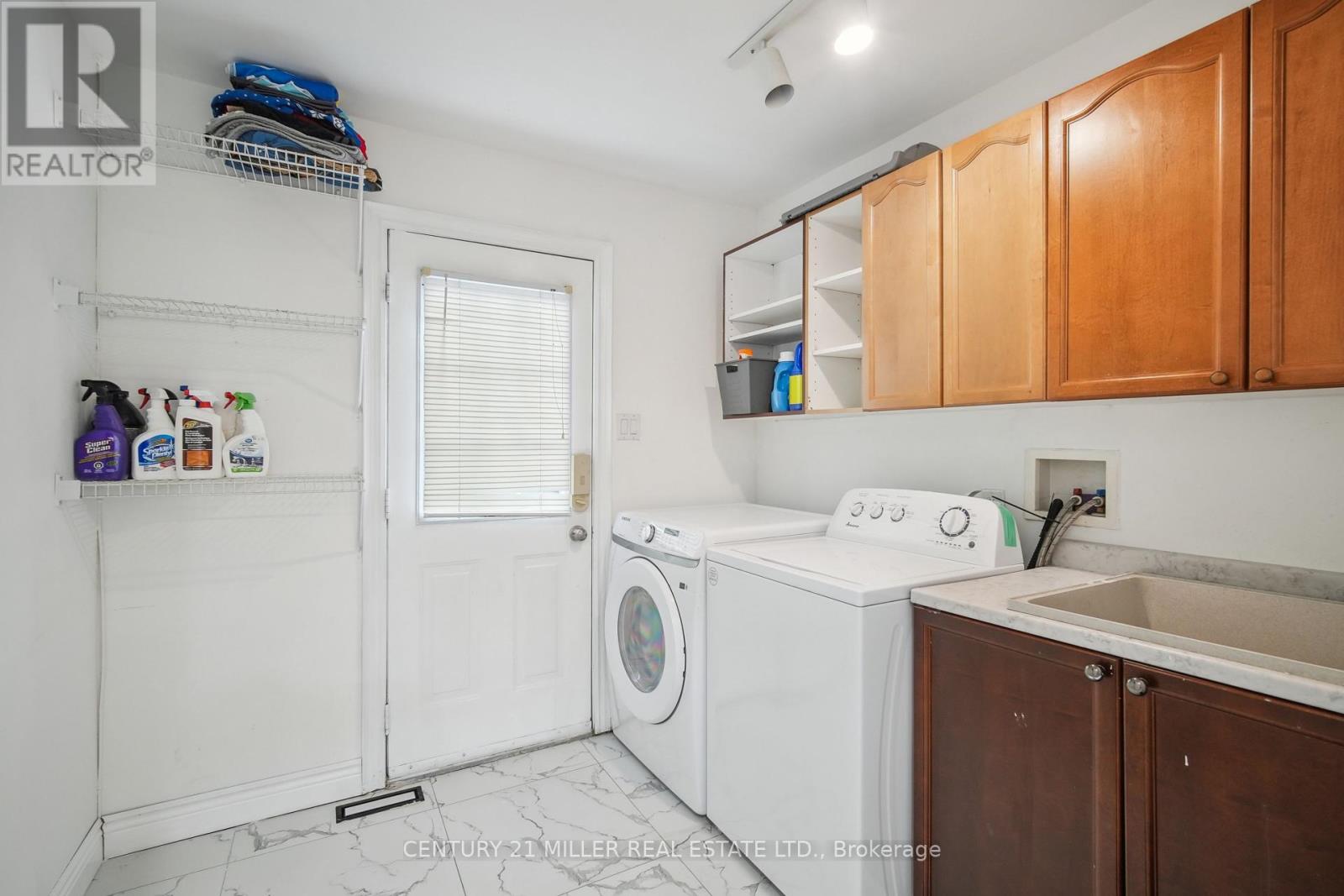 285 Mississaga Street, Oakville, Ontario  L6L 6J8 - Photo 11 - W12169712