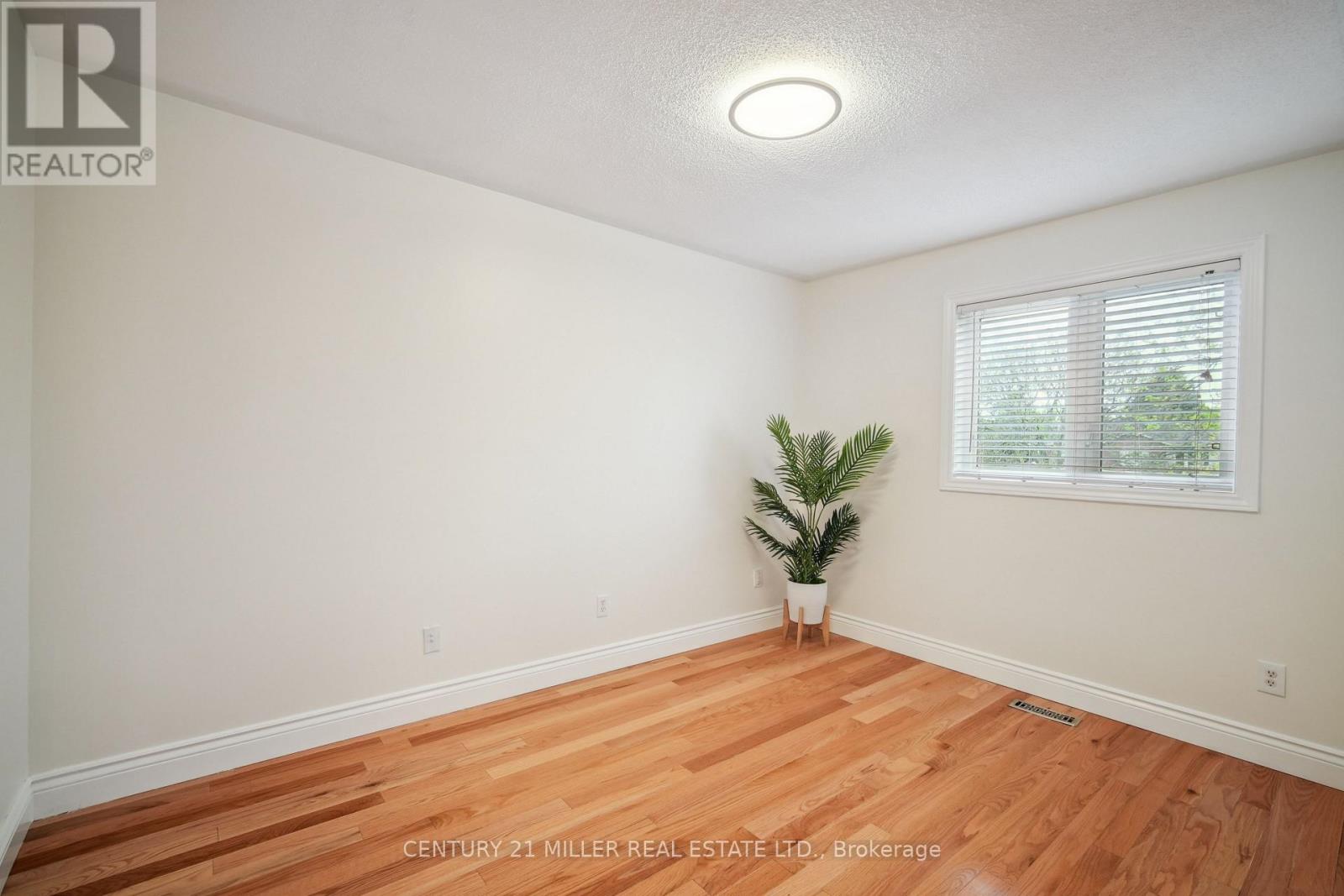285 Mississaga Street, Oakville, Ontario  L6L 6J8 - Photo 13 - W12169712