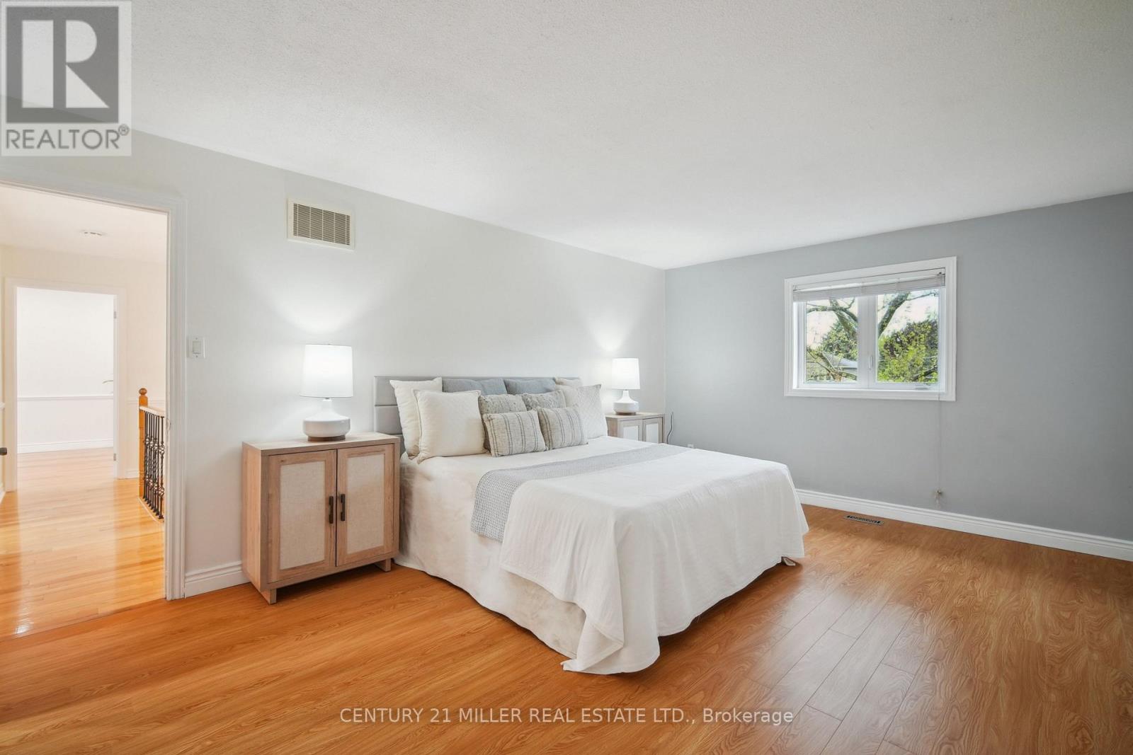 285 Mississaga Street, Oakville, Ontario  L6L 6J8 - Photo 16 - W12169712