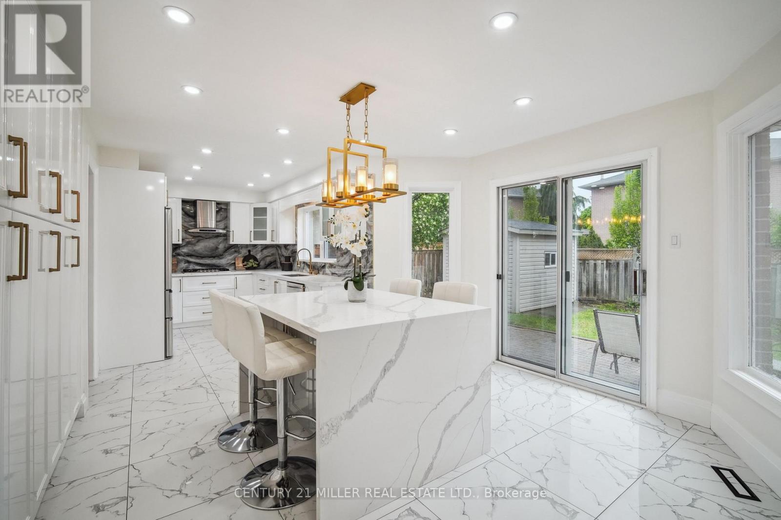285 Mississaga Street, Oakville, Ontario  L6L 6J8 - Photo 6 - W12169712