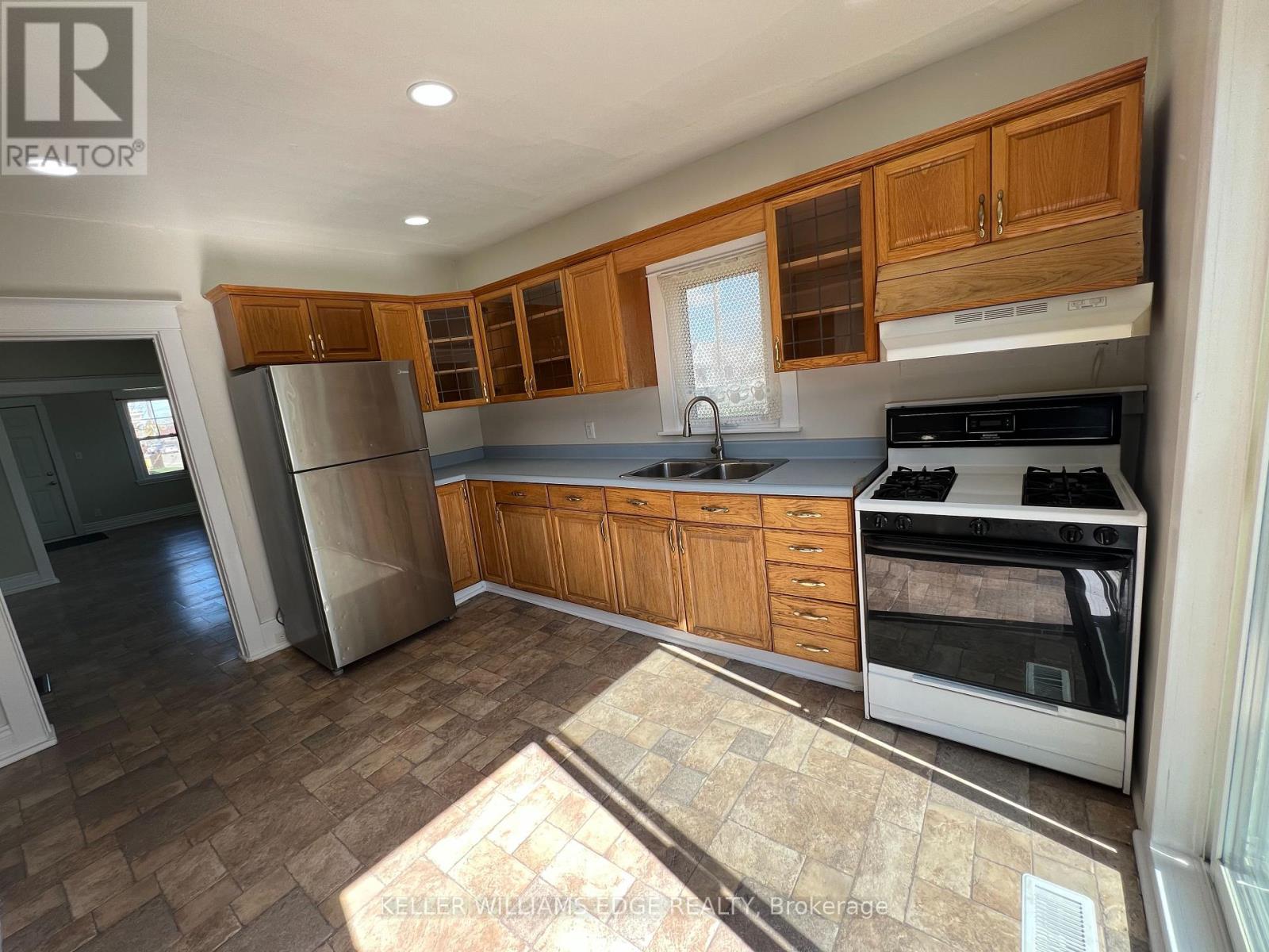 56 Garside Avenue N, Hamilton, Ontario  L8H 4W2 - Photo 8 - X12169584