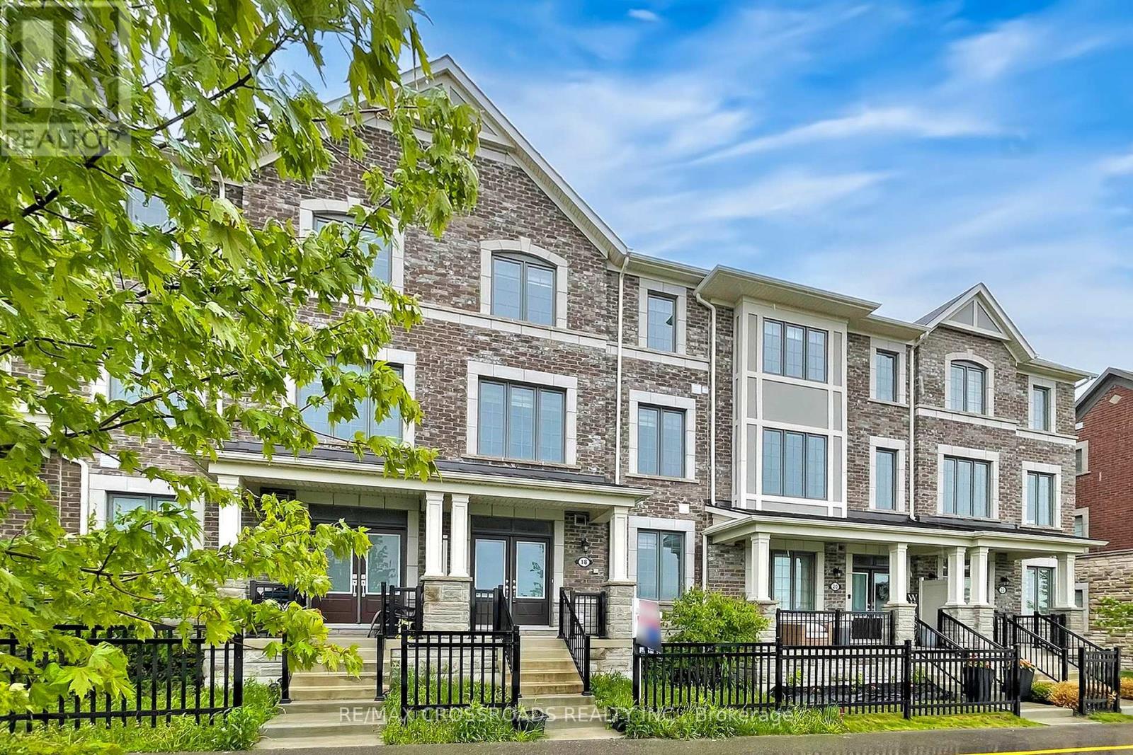 18 FIESTA WAY, Whitby, Ontario