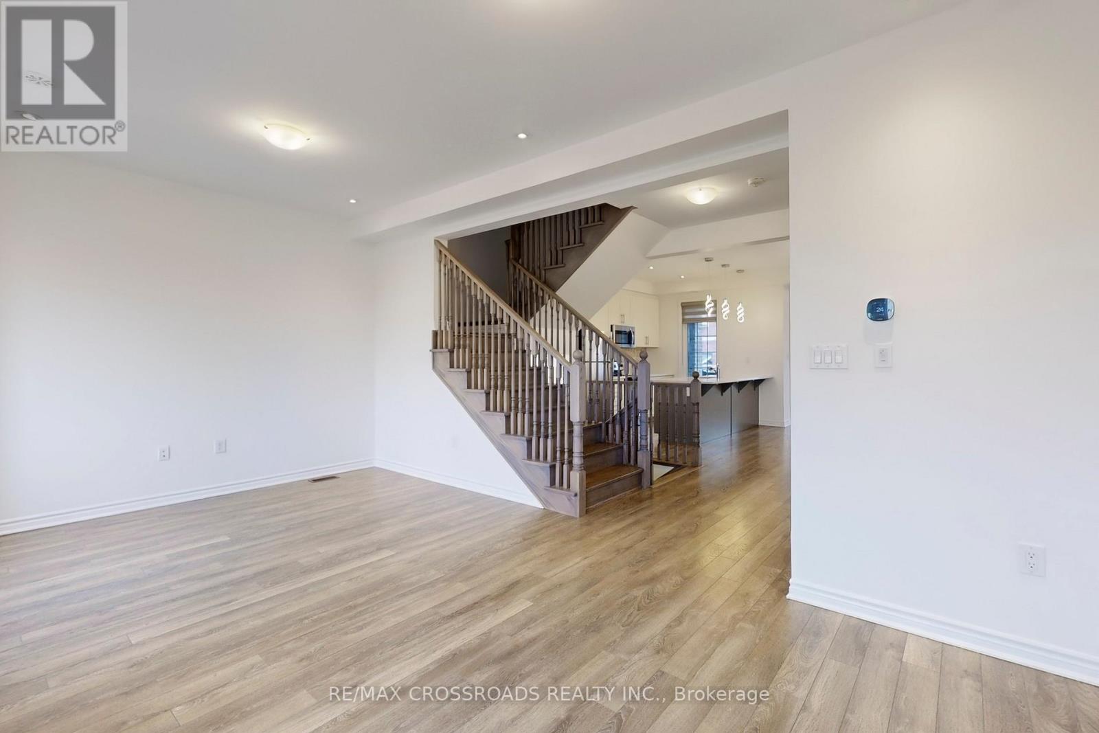 18 Fiesta Way, Whitby, Ontario  L1P 0H9 - Photo 14 - E12169757