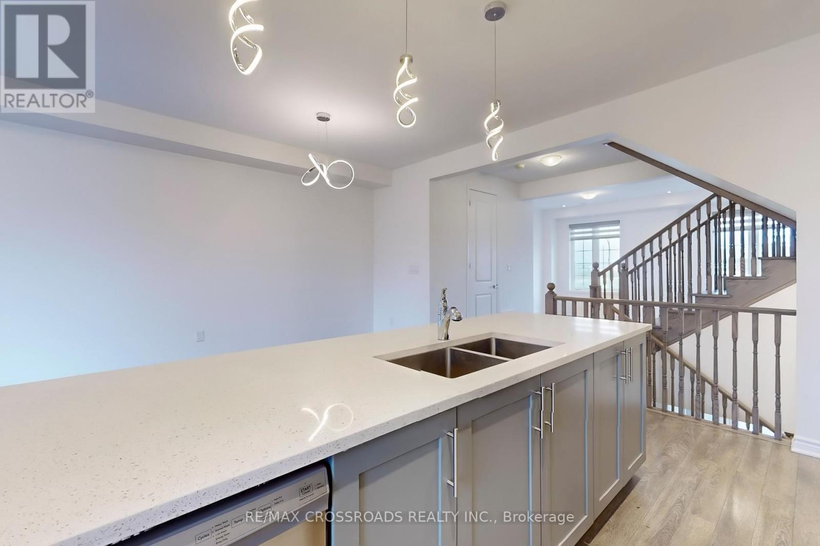 18 Fiesta Way, Whitby, Ontario  L1P 0H9 - Photo 20 - E12169757