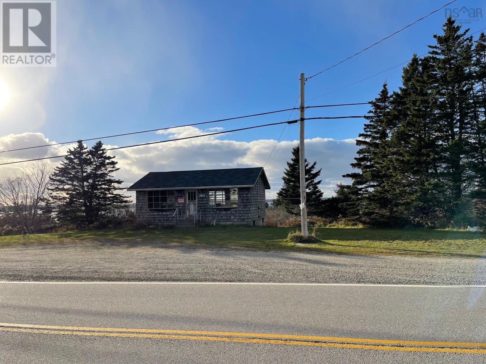 1139 Highway 3, Middle East Pubnico, Nova Scotia  B0W 2A0 - Photo 5 - 202324563