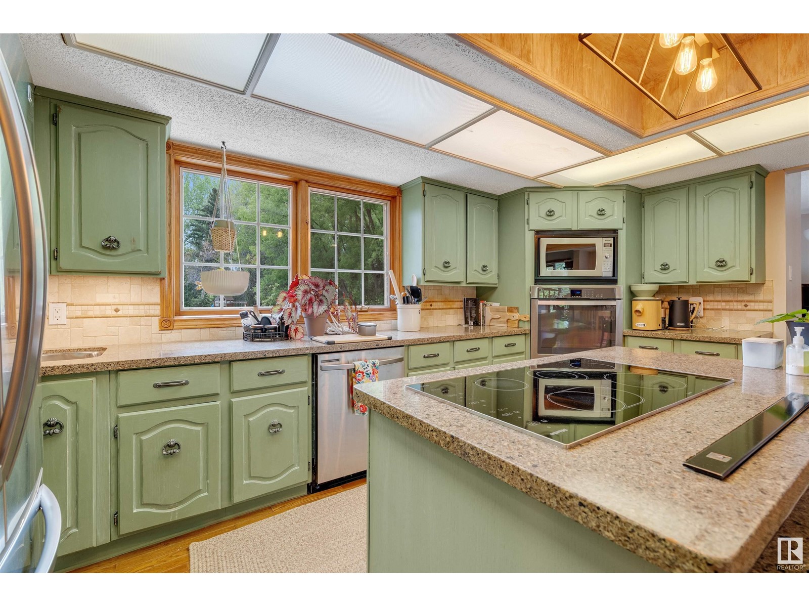 Property at 24 Manor View CR image 5