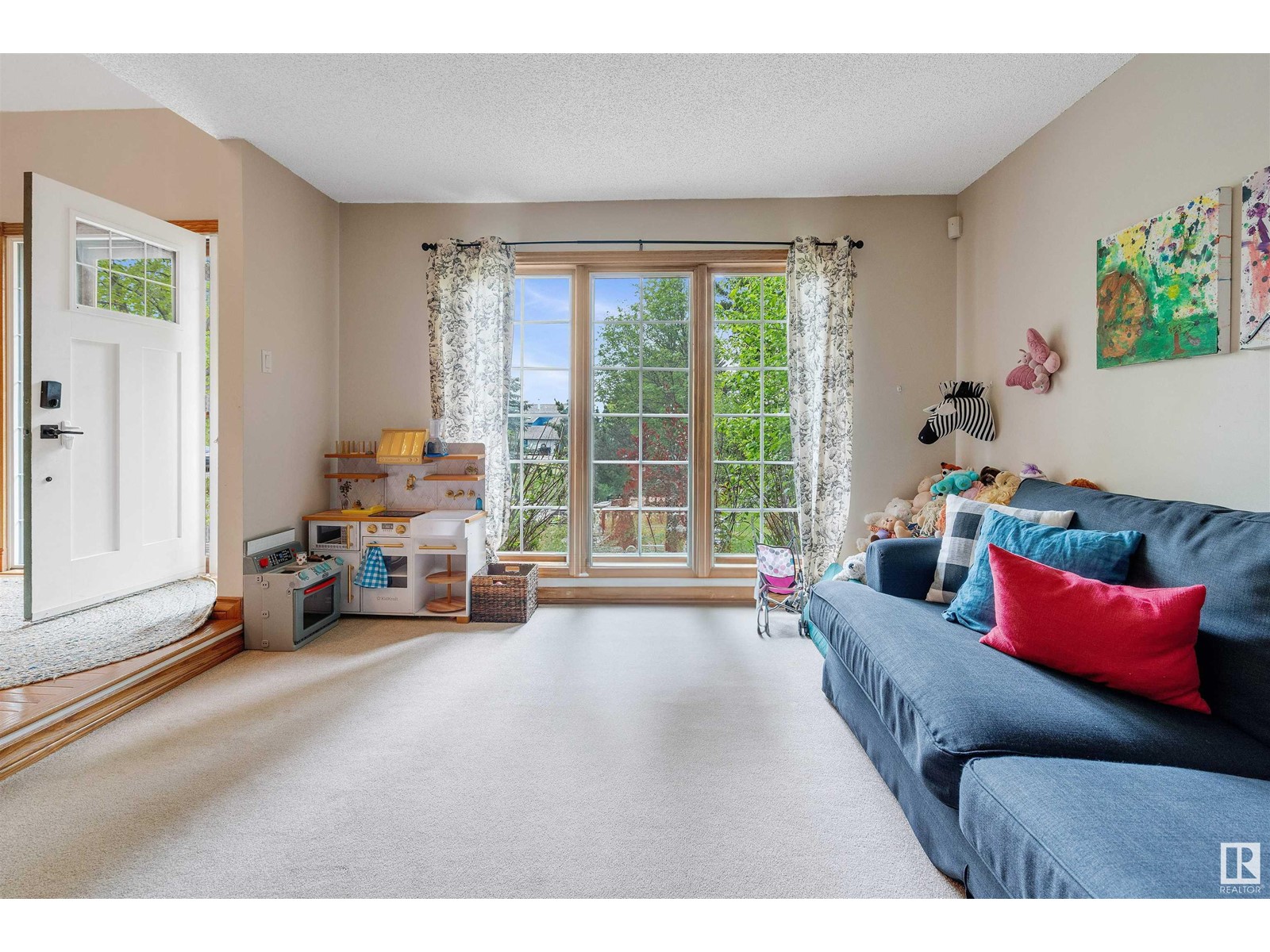 Property at 24 Manor View CR image 1