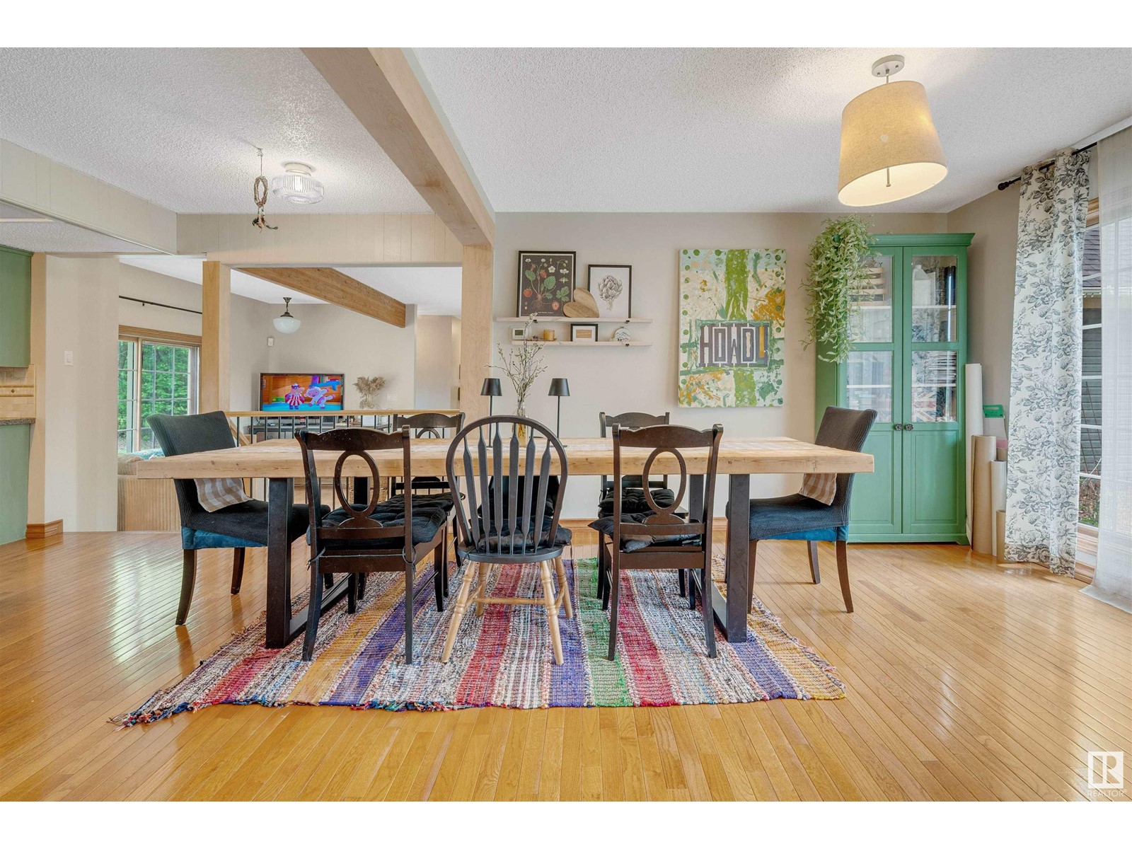 Property at 24 Manor View CR image 2