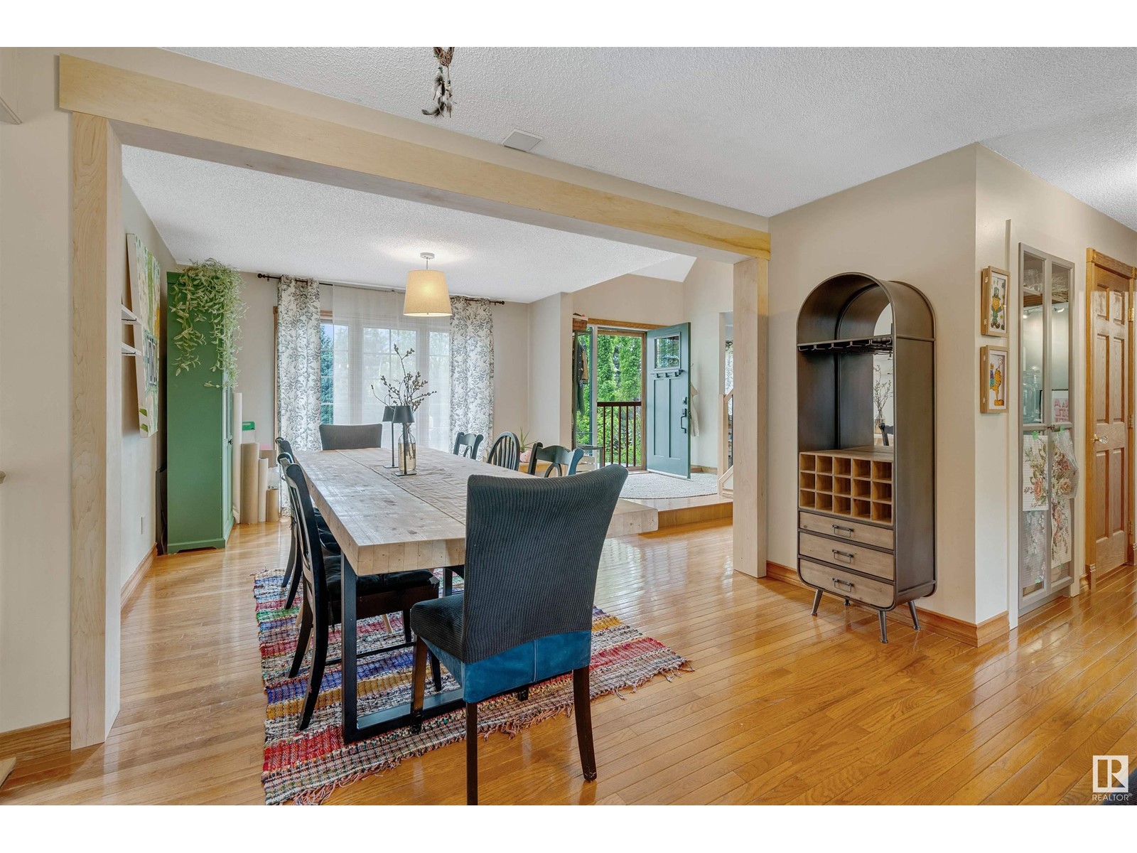 Property at 24 Manor View CR image 3