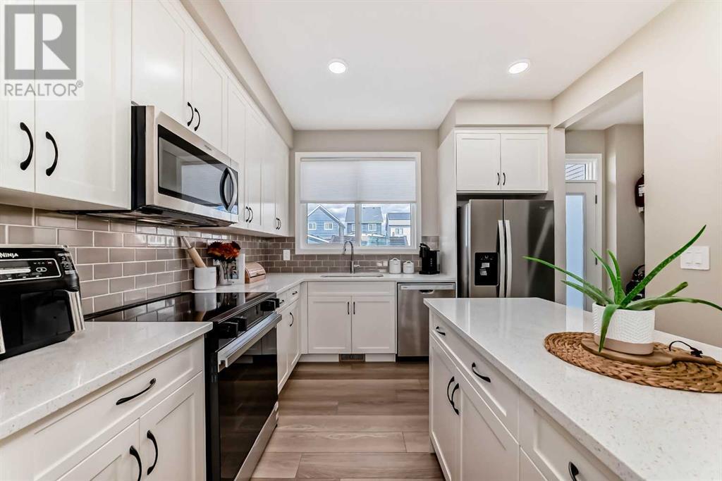 Property at 18 Heirloom Manor SE image 3